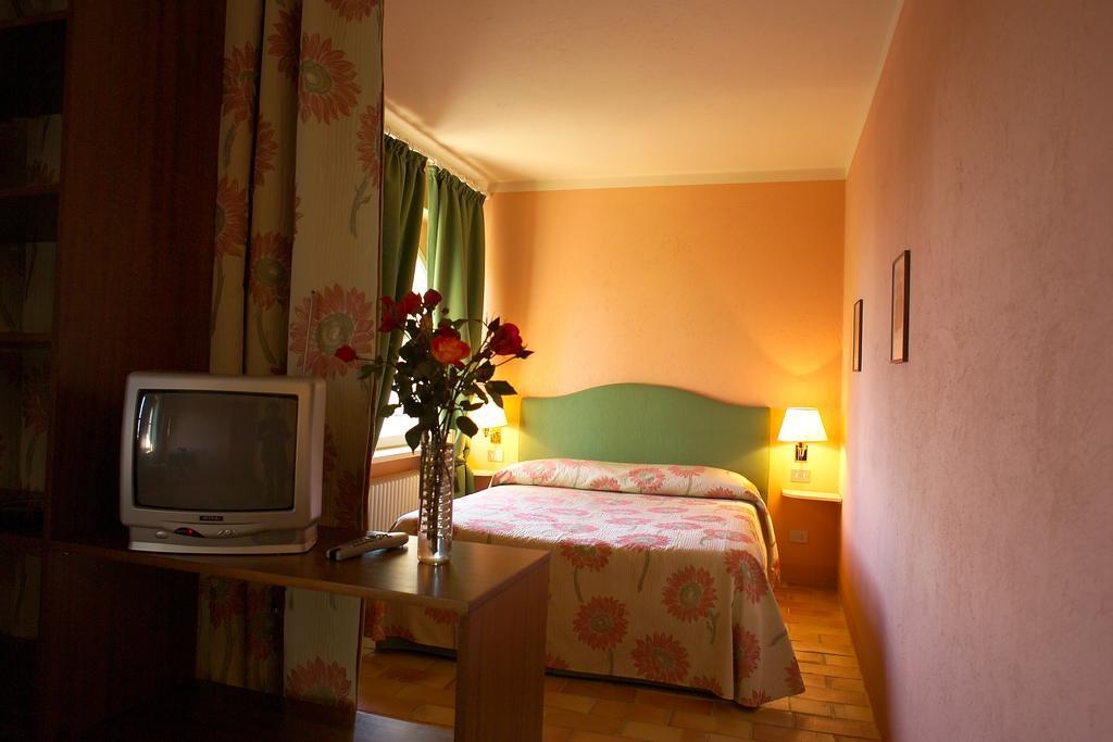Agriturismo Il Torrione Pinerolo Rum bild