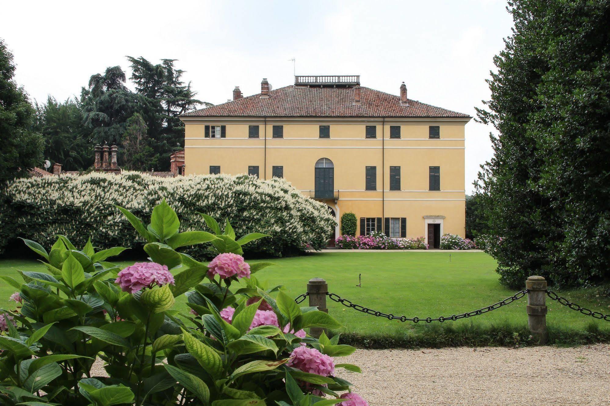 Agriturismo Il Torrione Pinerolo Exteriör bild